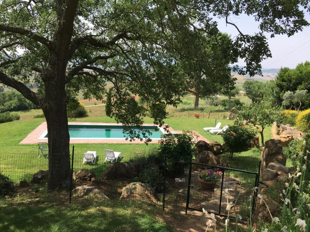 Villa Fonte all'Oppio con area piscina recintata Pienza Esterno foto