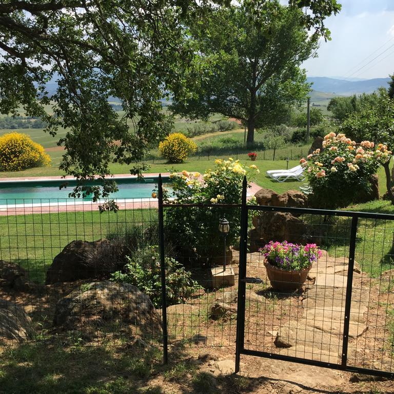 Villa Fonte all'Oppio con area piscina recintata Pienza Esterno foto